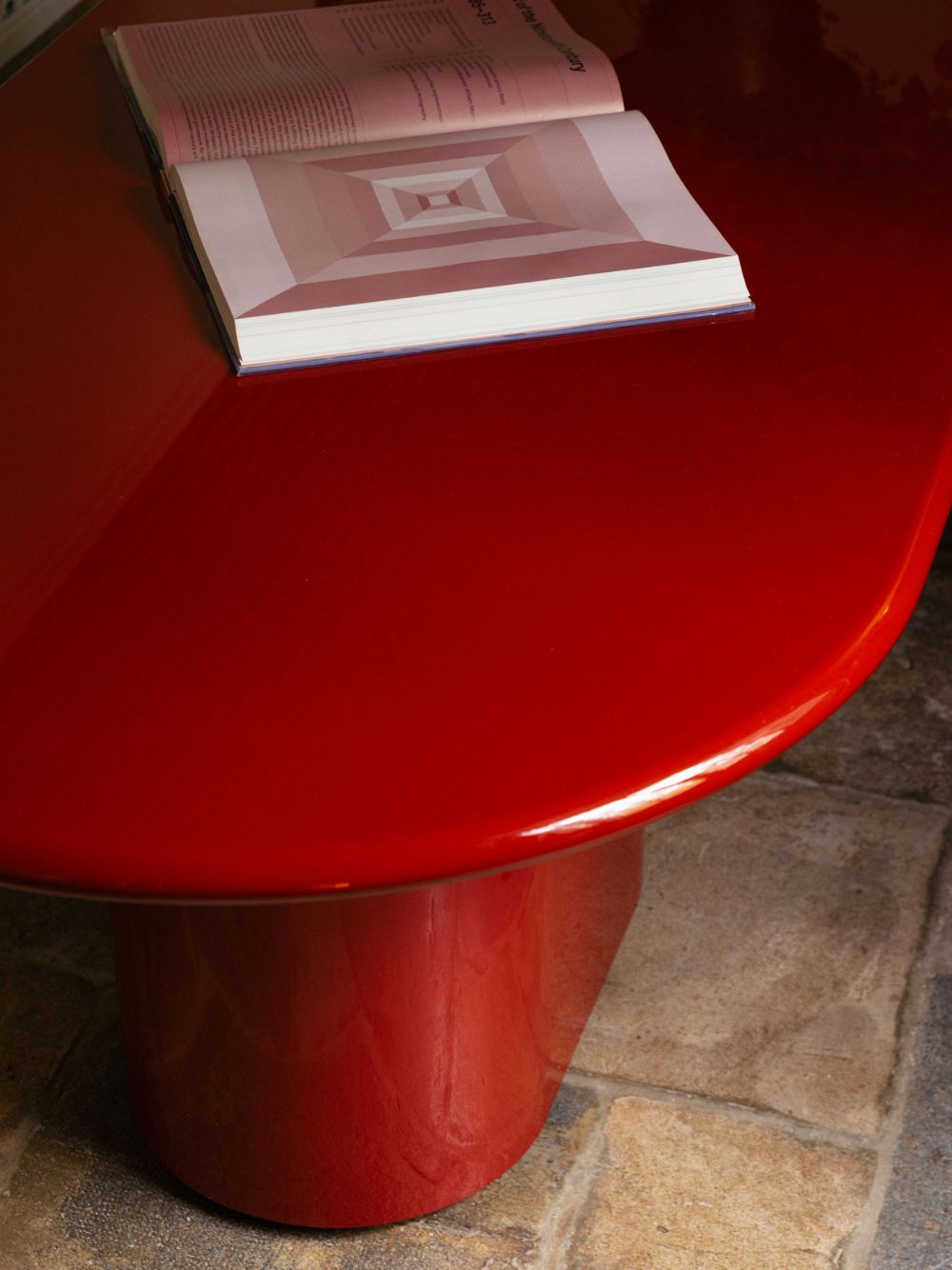 Amendoeira Red Lacquered Wood Large Dining Table