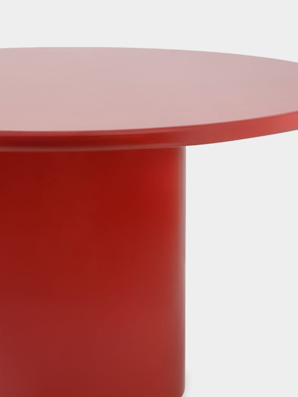 Amendoeira Red Lacquered Wood Round Dining Table