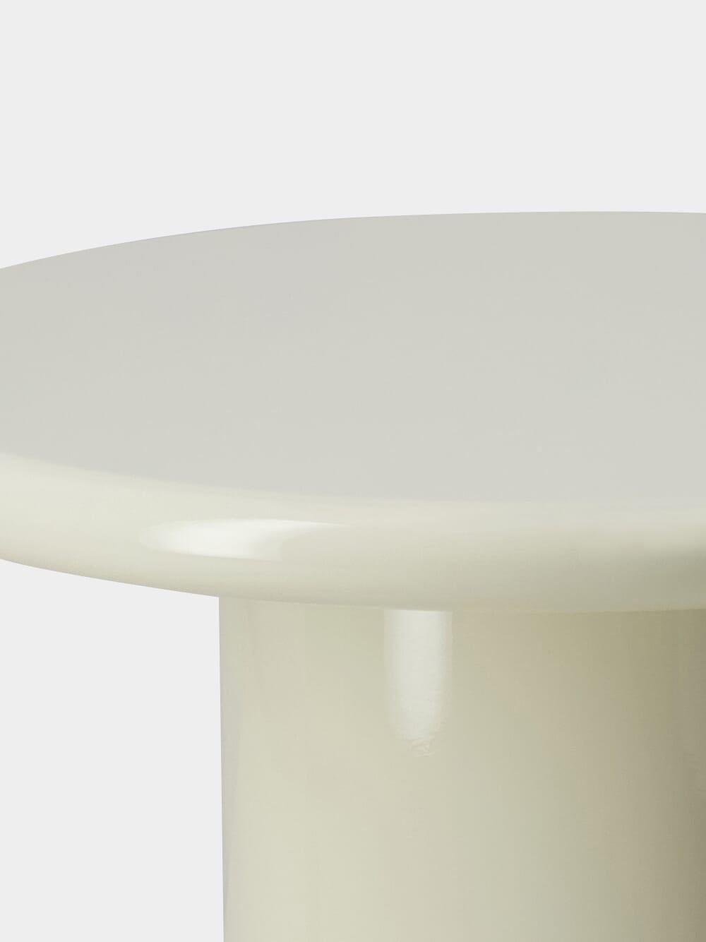 Amendoeira Ivory Lacquered Wood Side Table