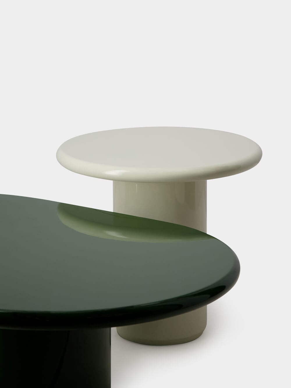 Amendoeira Ivory Lacquered Wood Side Table