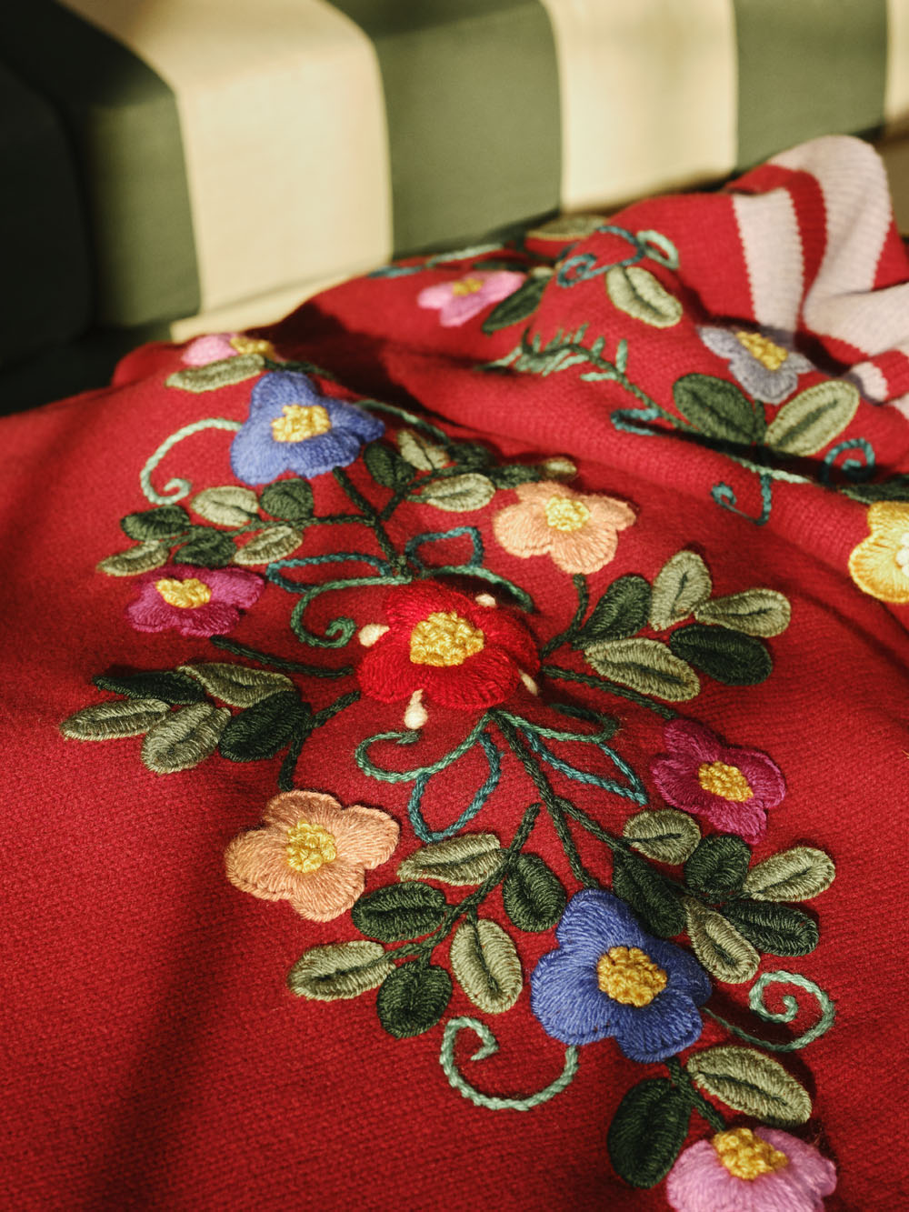 Hand-Embroidered Frésia Bordeaux Wool Blanket