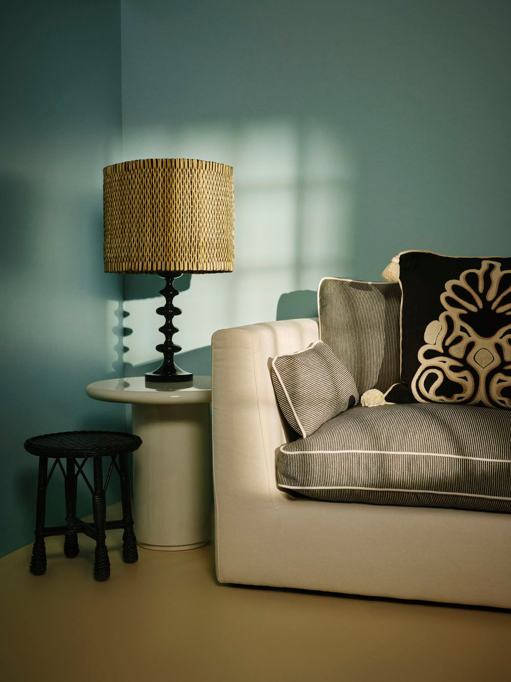 Freixo Black Wood Lamp Base