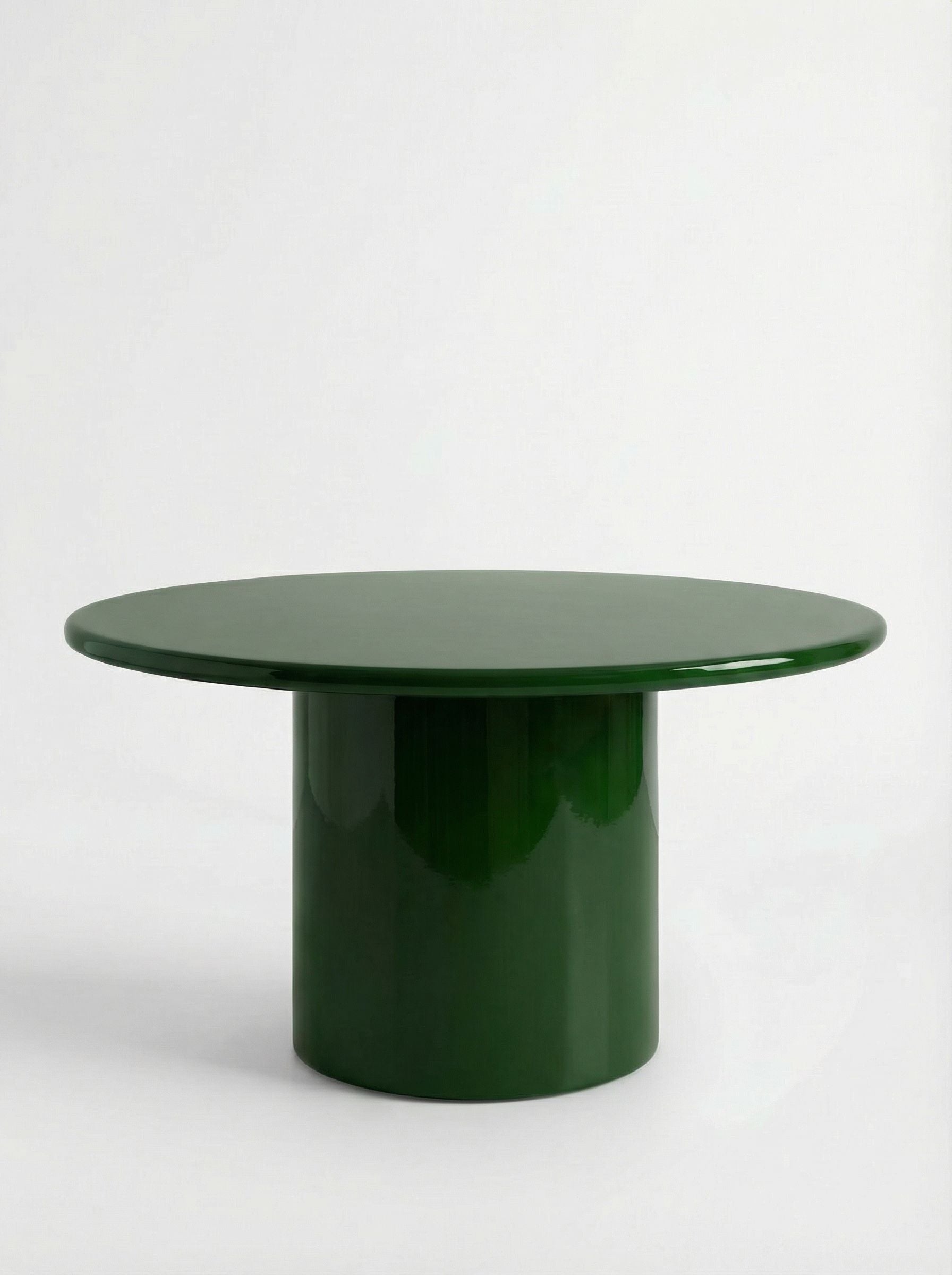 Amendoeira Green Lacquered Wood Round Dining Table
