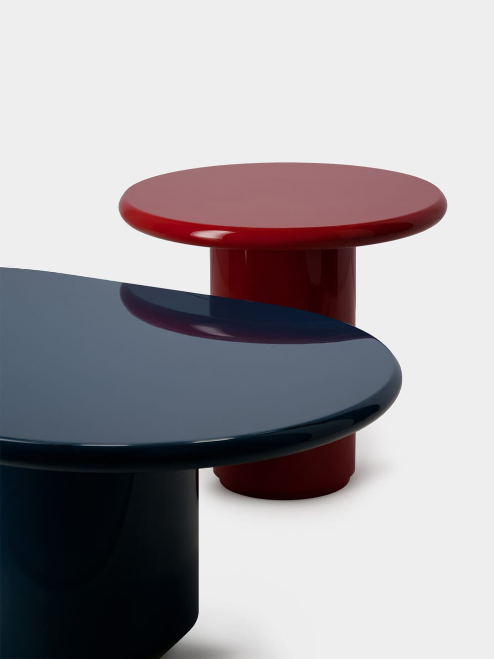 Amendoeira Red Lacquered Wood Side Table